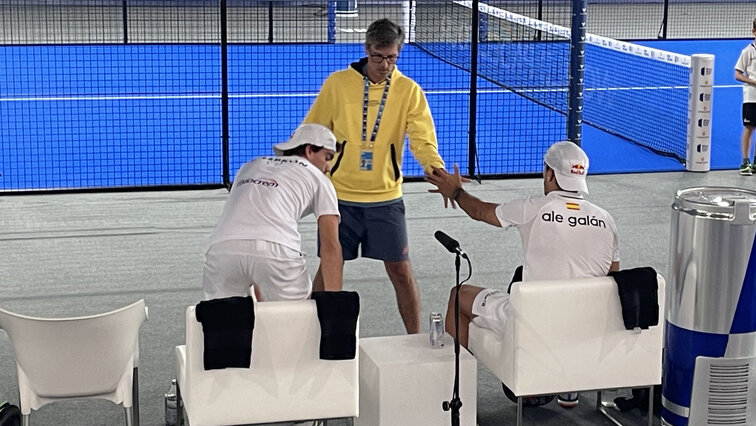 Ja, Coaching ist beim Padel ausdrücklich erlaubt