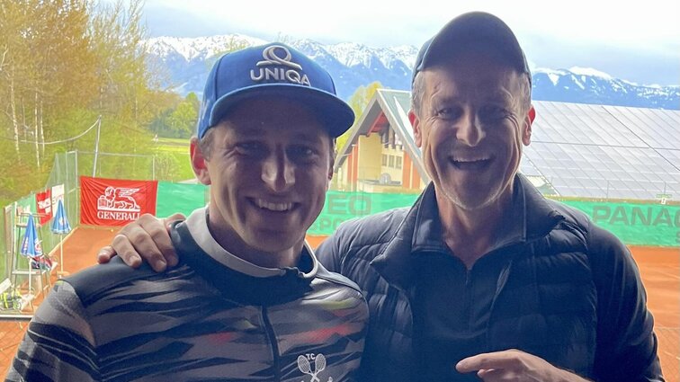 Olympiasieger Matthias Mayer mit Alex Antonitsch Olympic champion Matthias Mayer with Alex Antonitsch
